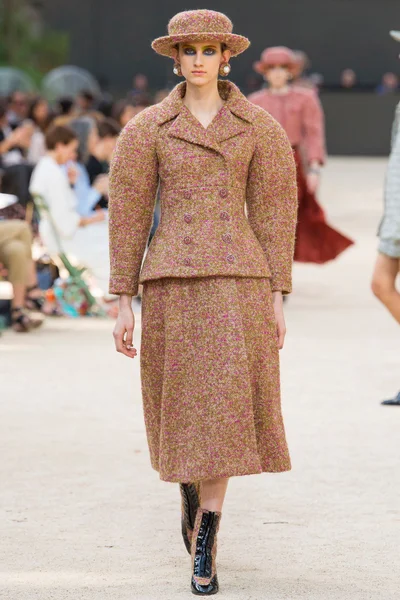 Look 27